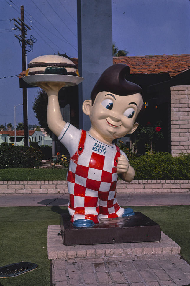 Bob's Big Boy statue sign, La Cienega Boulevard, Los Angeles, California, 1979