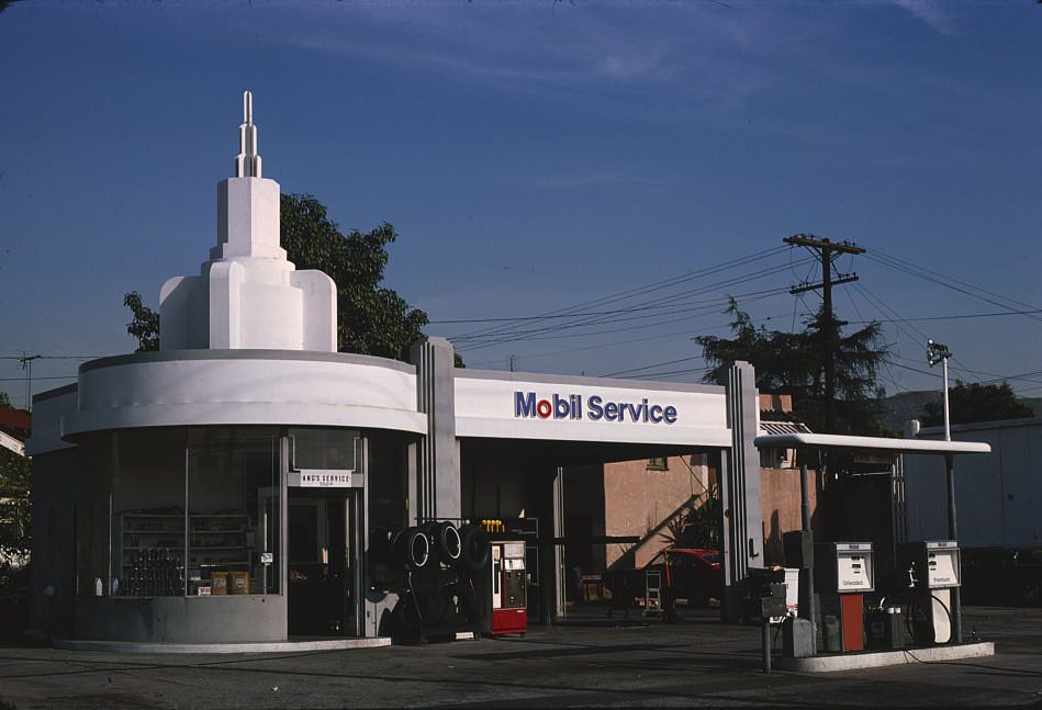 Ang's Service Mobil, Los Angeles, California, 1979