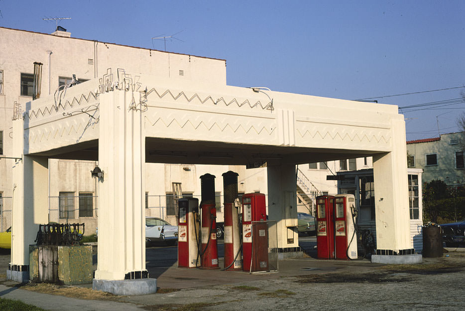 Seaside Gas, Los Angeles, California, 1979