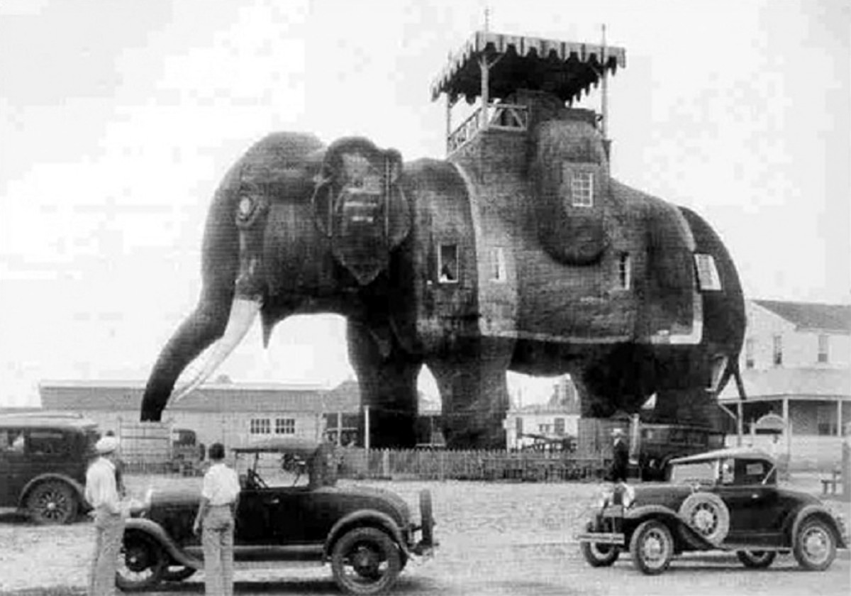 Lucy the Elephant: The 65 Feet long Hotel in Margate City, New Jersey