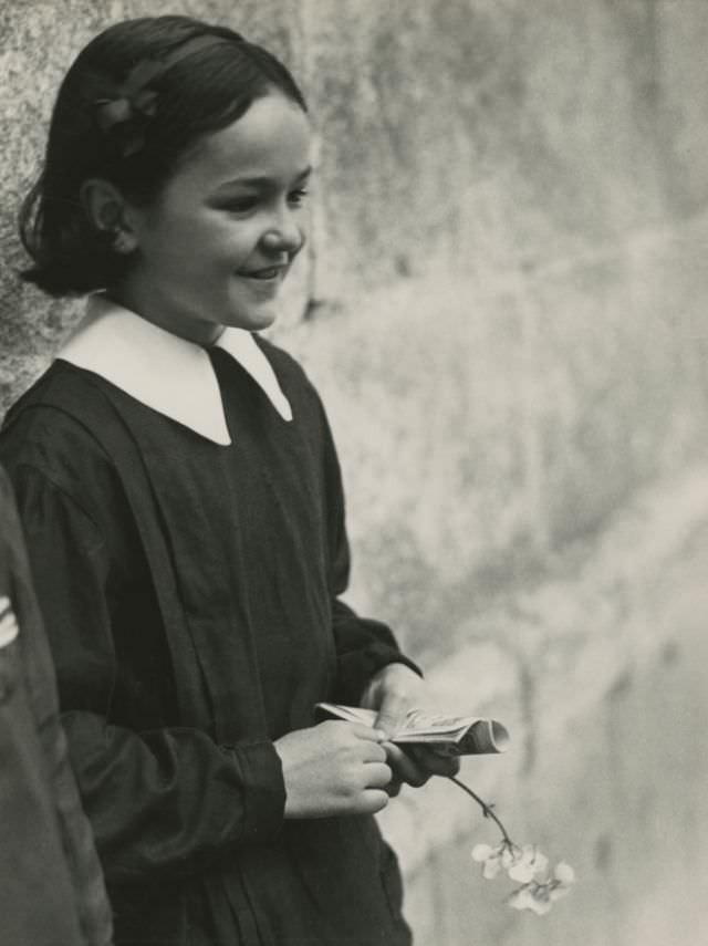 School girl, Girona, 1933