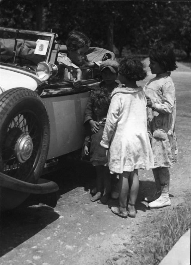 Annemarie Schwarzenbach in her car and some gypsy children, Pyrenees, 1933