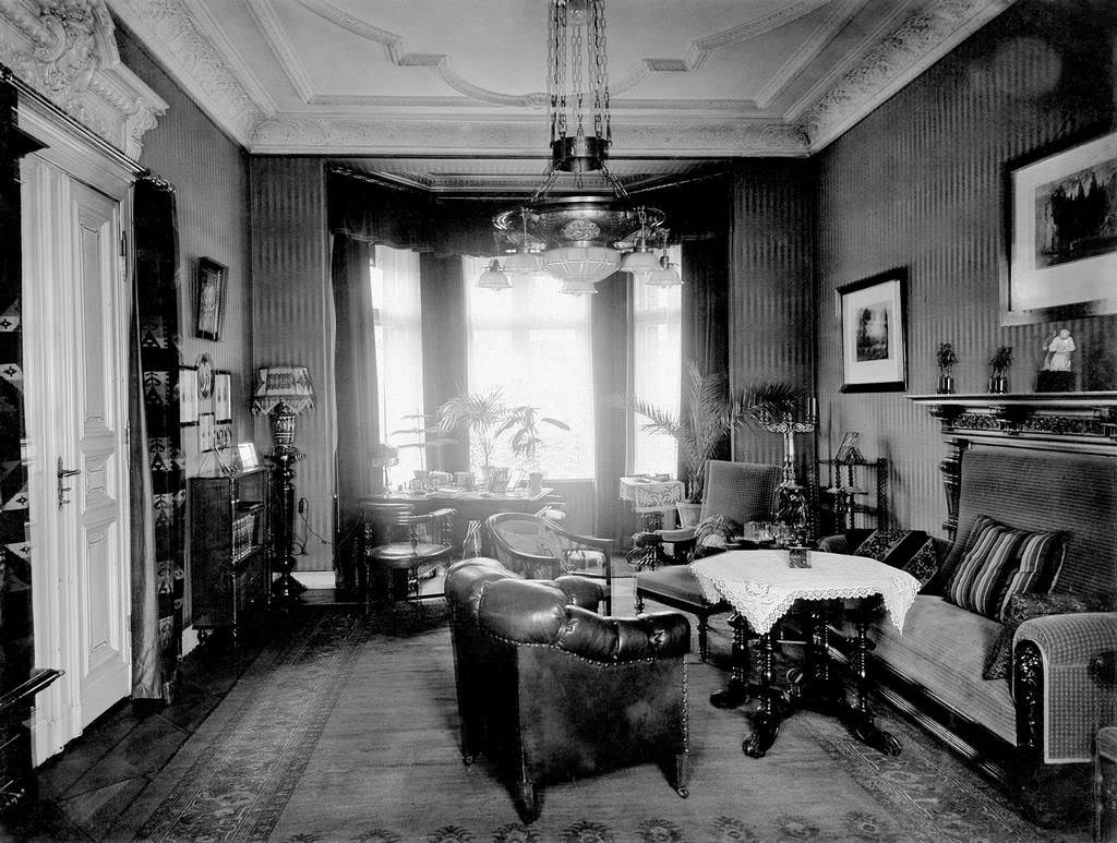 German Empire, old fashioned living room with furniture from around 1900