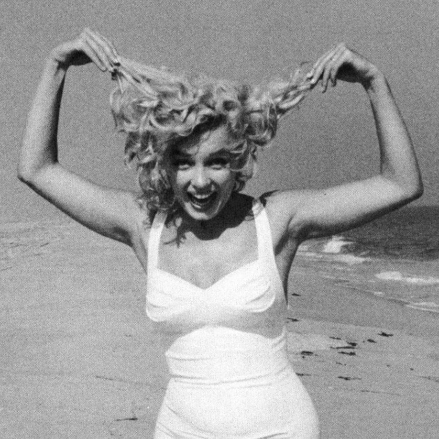 Goofy Photos of Marilyn Monroe making Funny Faces