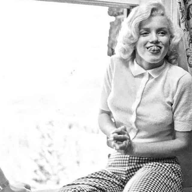 Goofy Photos of Marilyn Monroe making Funny Faces