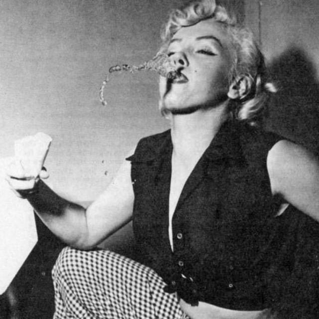 Goofy Photos of Marilyn Monroe making Funny Faces