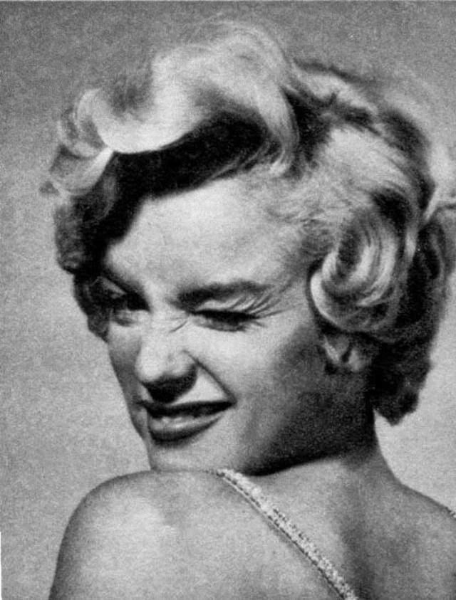 Goofy Photos of Marilyn Monroe making Funny Faces