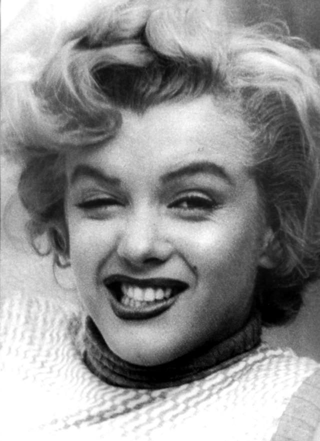 Goofy Photos of Marilyn Monroe making Funny Faces