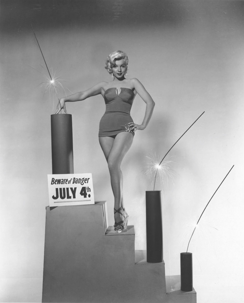 Marilyn Monroe Wishing Fourth of July by Posing in Bikini