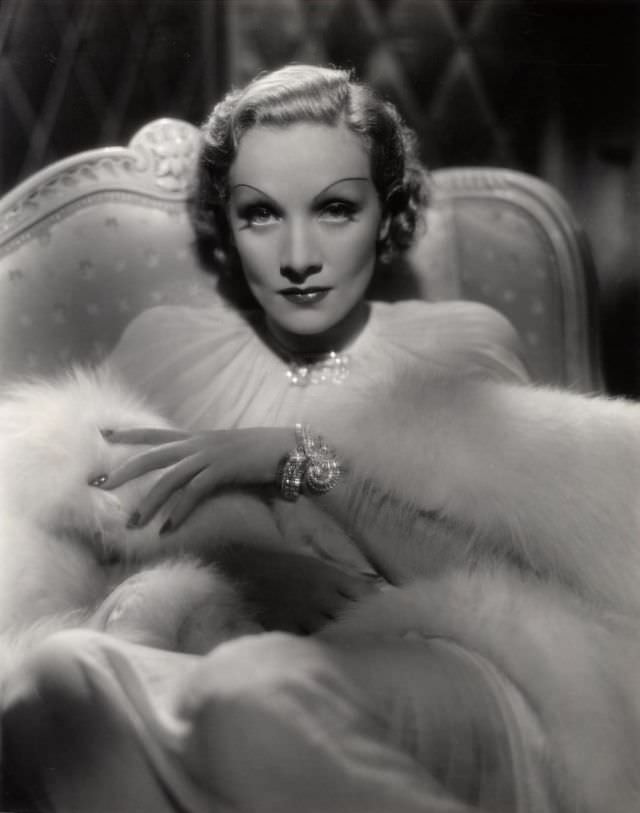 Gorgeous Photos of Marlene Dietrich from the Movie 'Desire (1936)'