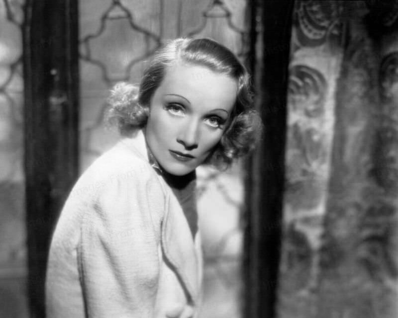 Gorgeous Photos of Marlene Dietrich from the Movie 'Desire (1936)'