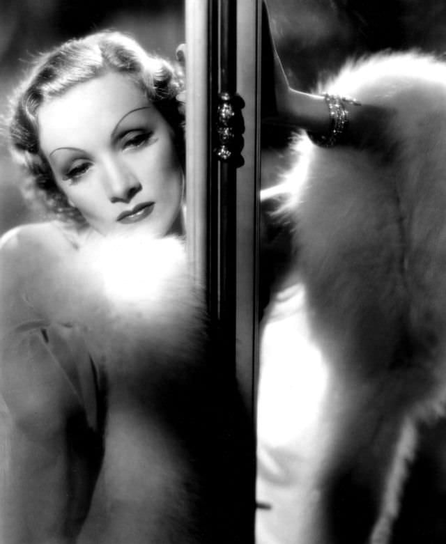 Gorgeous Photos of Marlene Dietrich from the Movie 'Desire (1936)'
