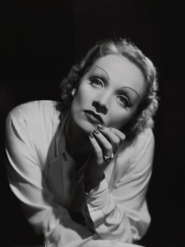 Gorgeous Photos of Marlene Dietrich from the Movie 'Desire (1936)'