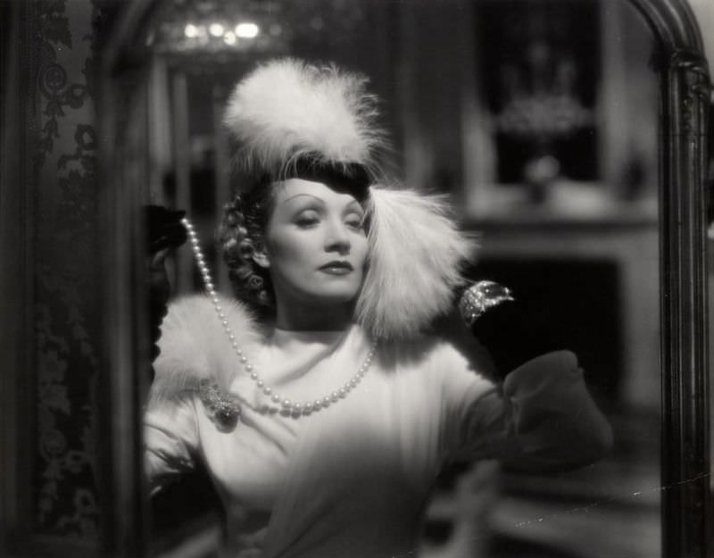 Gorgeous Photos of Marlene Dietrich from the Movie 'Desire (1936)'