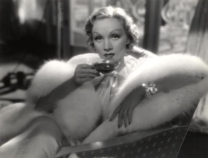 Gorgeous Photos of Marlene Dietrich from the Movie 'Desire (1936)'