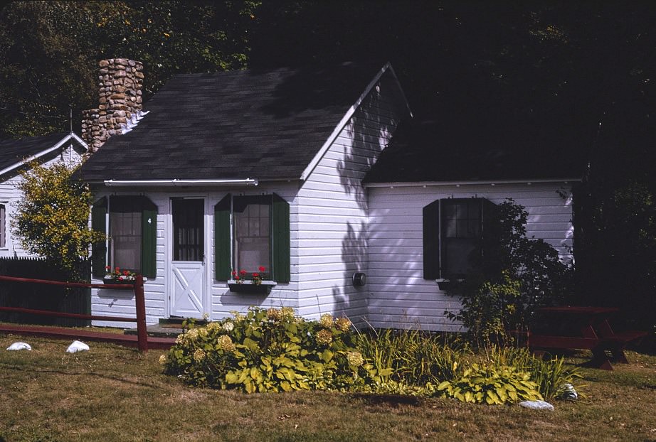 Green Village Court, North Woodstock, New Hampshire, 1996