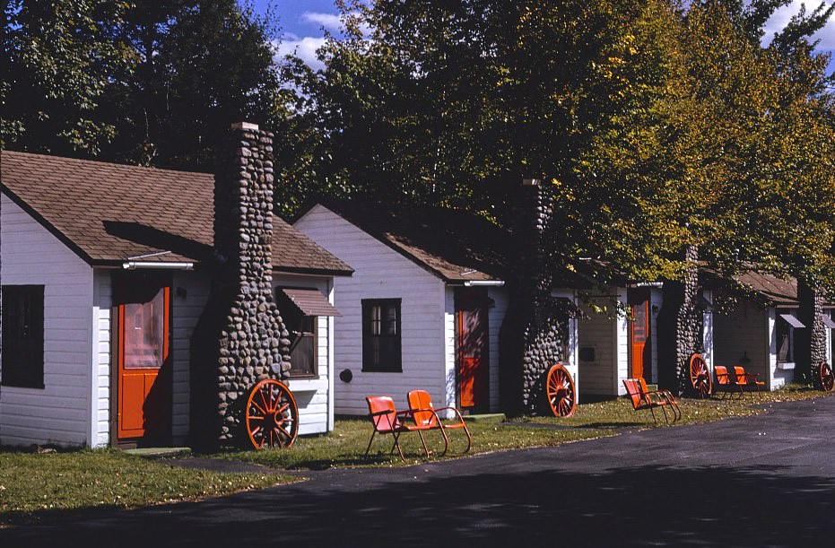 Pemi Motor Court, diagonal view 1, Route 3, North Woodstock, New Hampshire, 1991