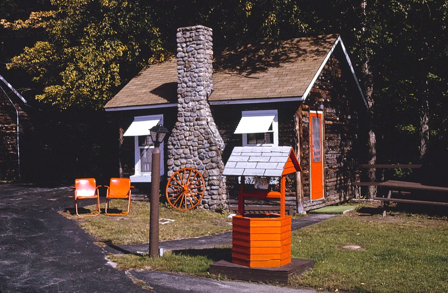 Pemi Motor Court, North Woodstock, New Hampshire, 1995