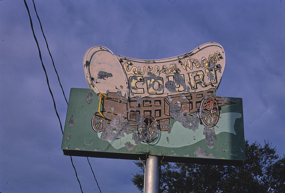 Covered Wagon Court sign, Albuquerque, New Mexico, 1987