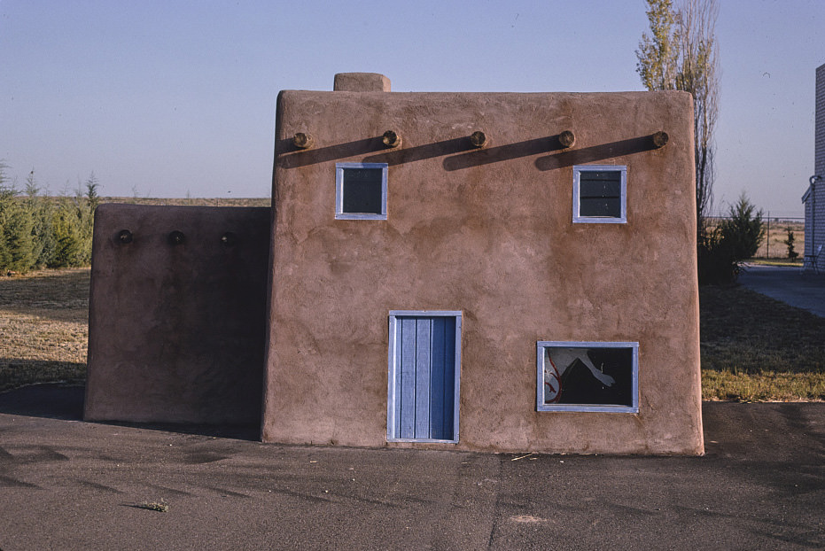 Adobe, Alta's Cactus Cave Gift Shop since 1944, Route 70, Roswell, New Mexico, 1991