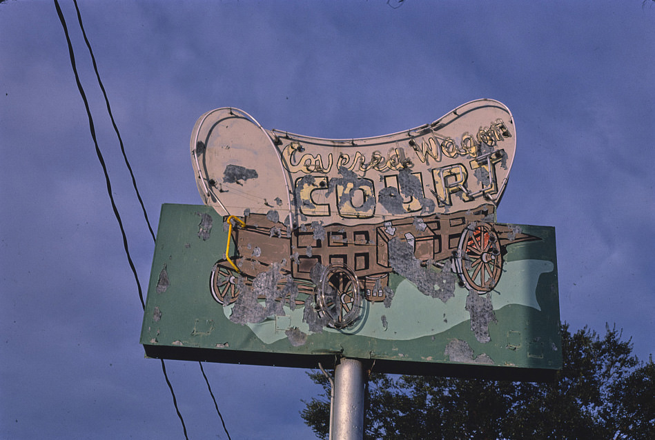 Covered Wagon Court sign, Albuquerque, New Mexico, 1987