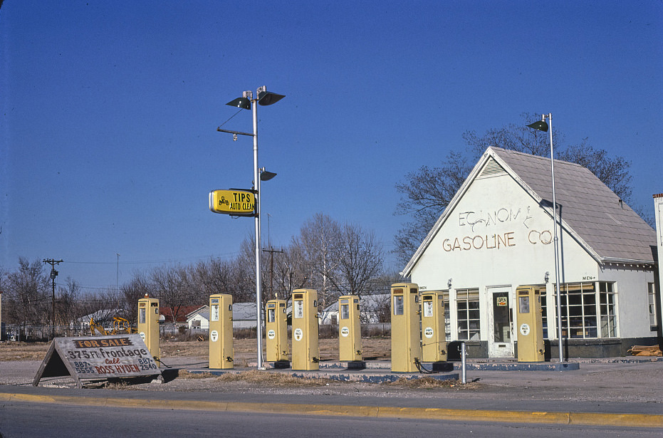 Economy Gasoline Co., Carlsbad, New Mexico, 1982