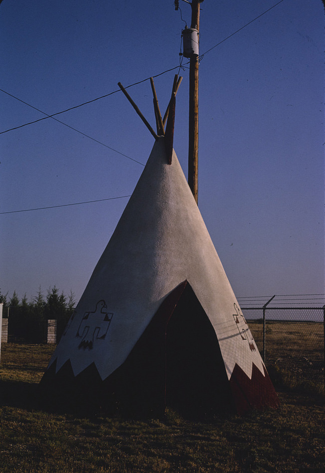 Teepee, Alta's Cactus Cave Gift Shop since 1944, Route 70, Roswell, New Mexico, 1996