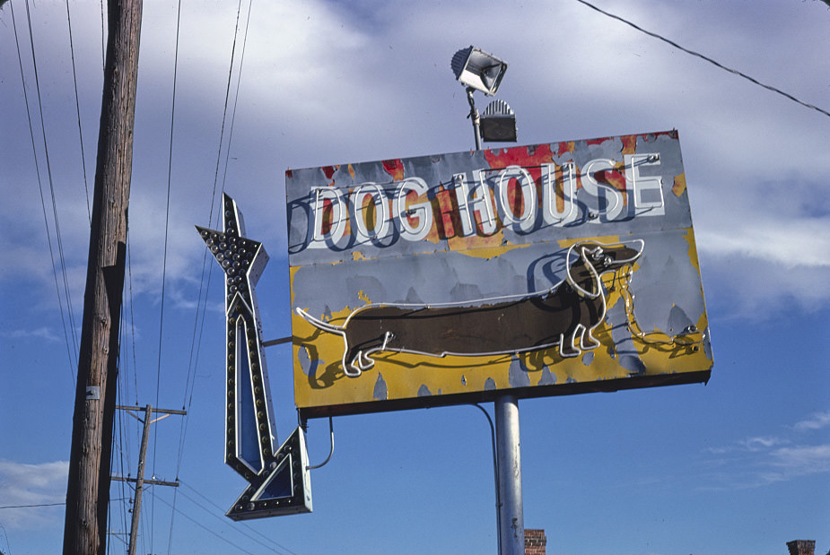 Dog house sign, Albuquerque, New Mexico, 1981