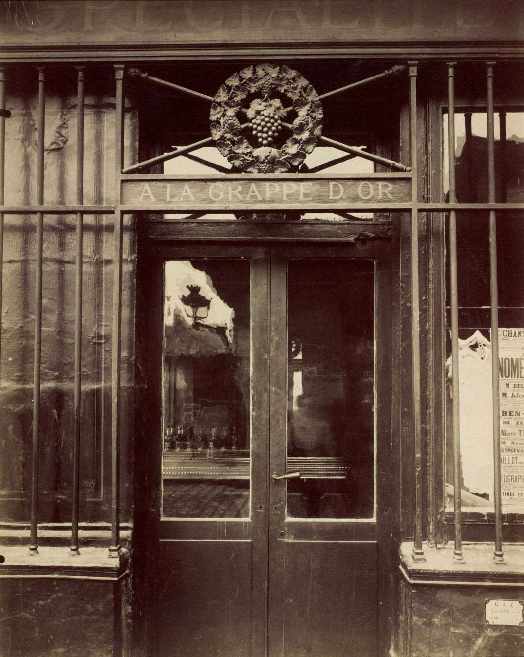 A la Grappe d'Or, 4 place d'Aligre, 1911.