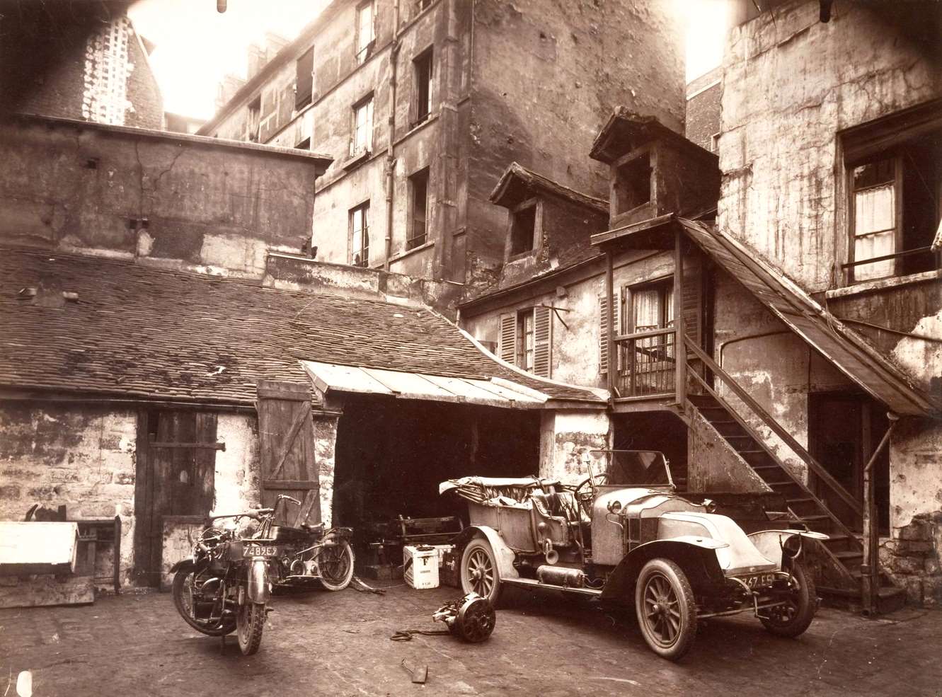 Cour, 7 rue de Valence, 1922,