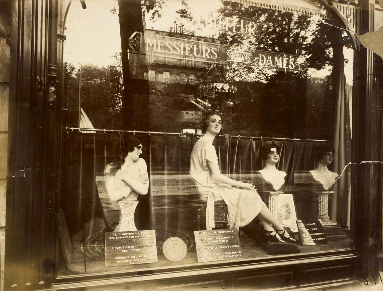 Salon de Coiffure (Hairdresser's Shop), 1926