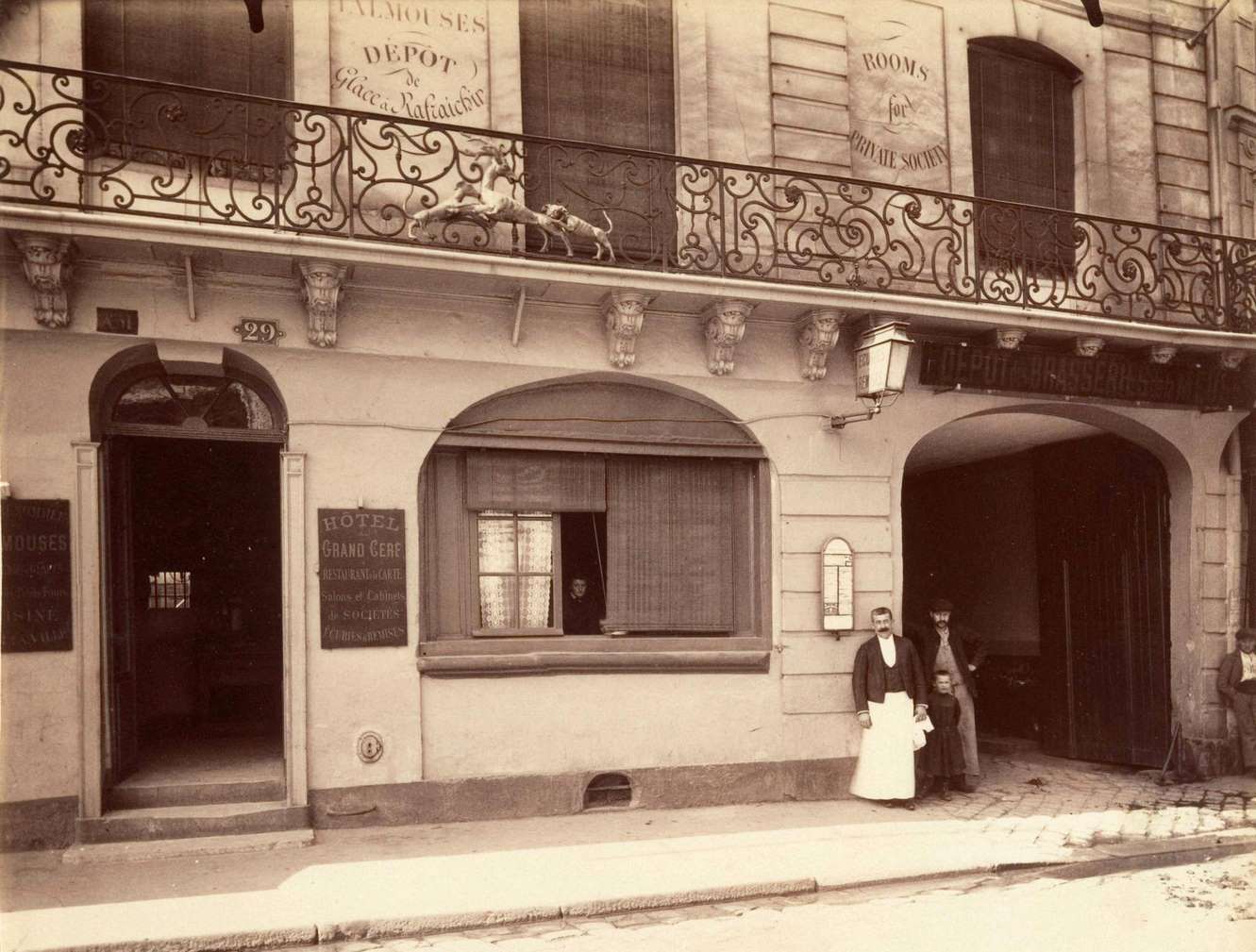 St. Denis, Ancien Relais de la Poste d'Ecouen, Hotel du Grand Cerf, 1900