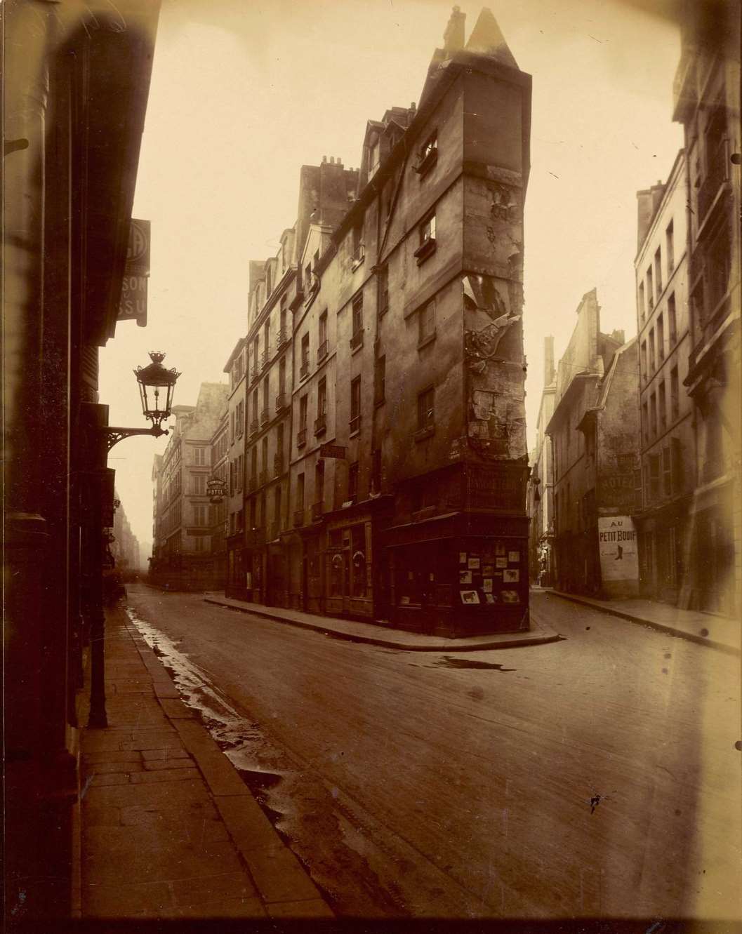 Vieille Cour. 22 rue Quincampoix (Old Courtyard. 22 rue Quincampoix), 1912