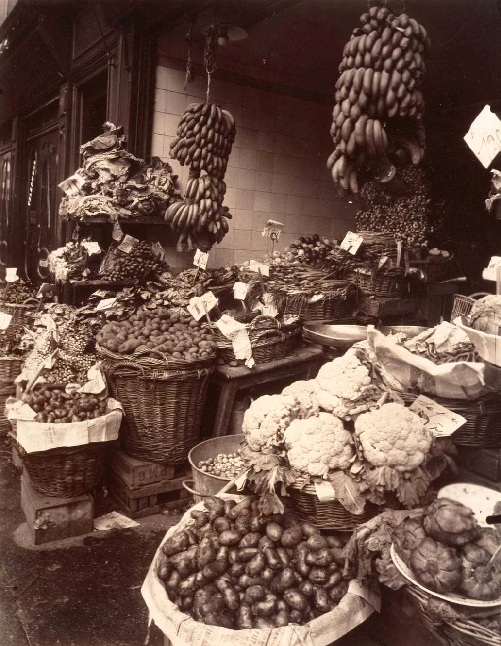 outique de fruits et legumes, Rue Mouffetard, 1925