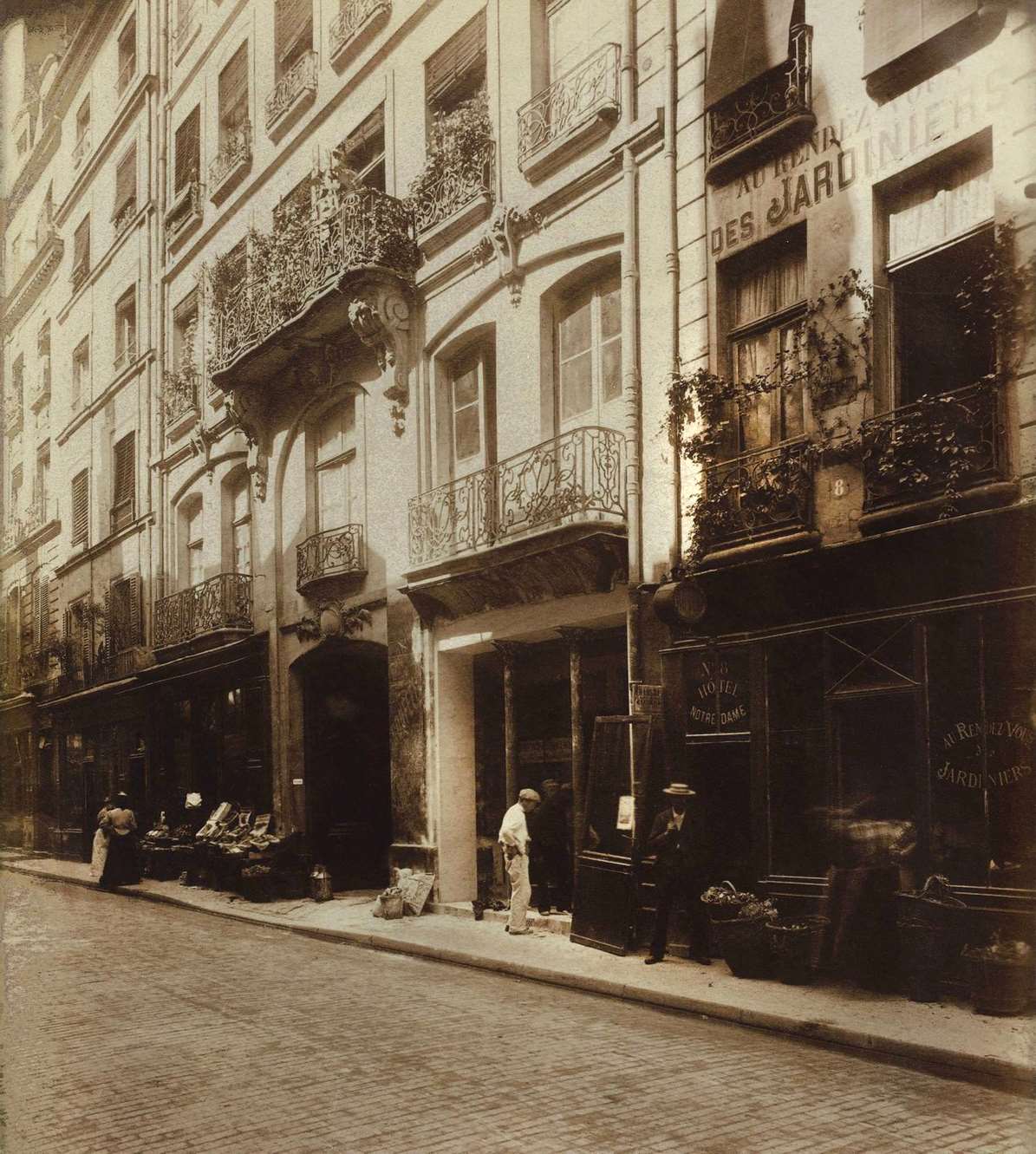 Rue du Petit Pont in Paris, 1899