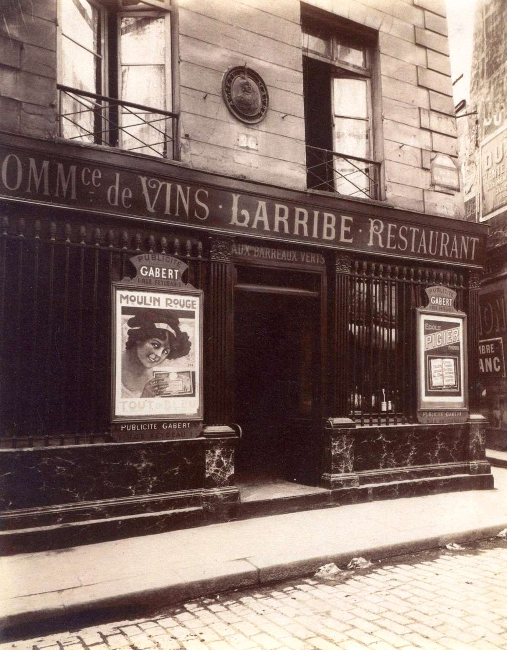 The cabaret 'Au petit Maure' in Paris, 1911