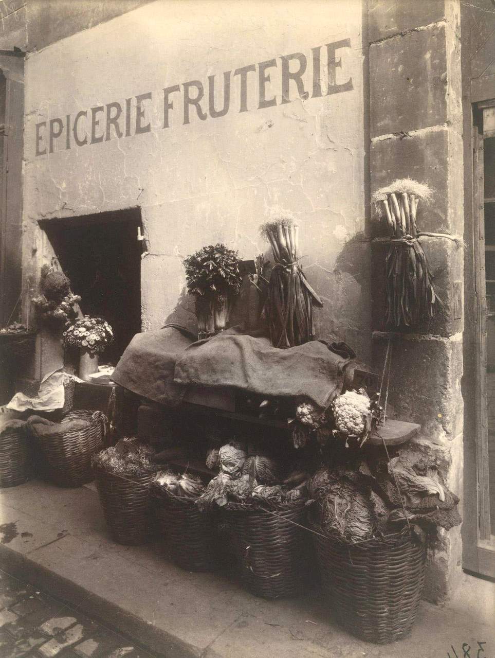 Epicerie, fruiterie, 15 rue Ma  tre-Albert in Paris, 1912