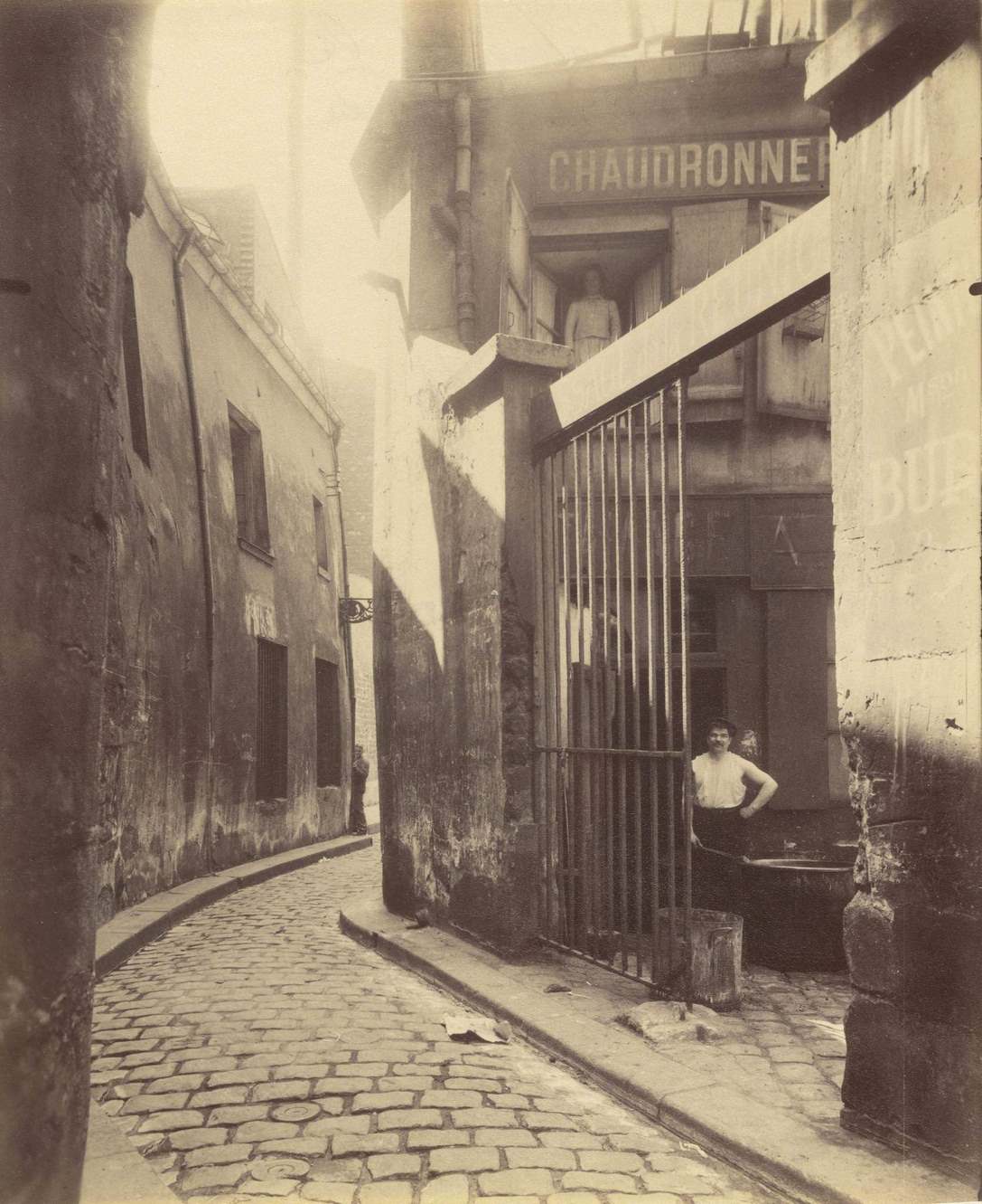 Metalworker's Shop, passage de la Reunion, 1911