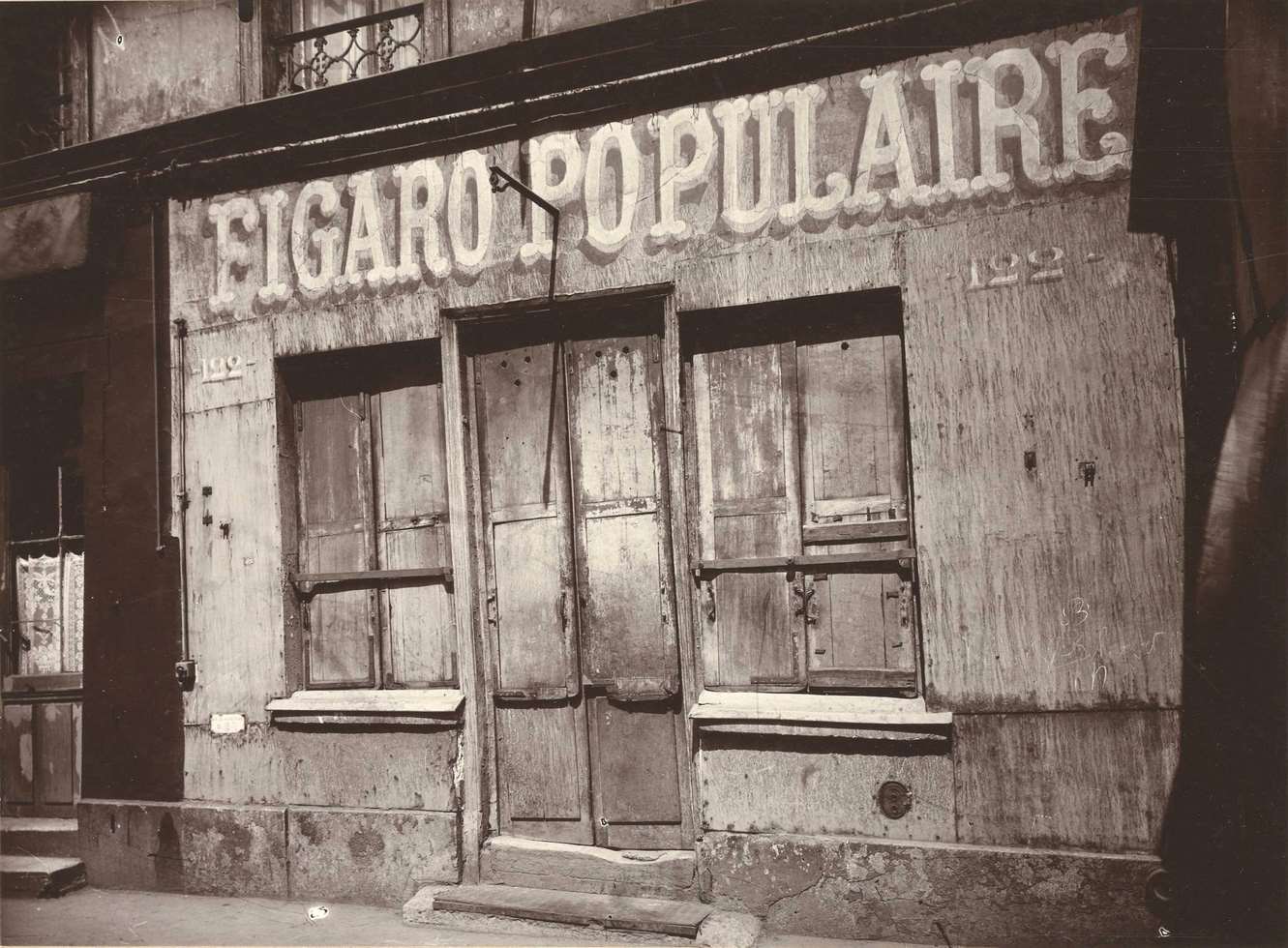 Le Figaro populaire, 122 Boulevard de la Villette (Barbershop Facade, 122 Boulevard de la Villette), 1924