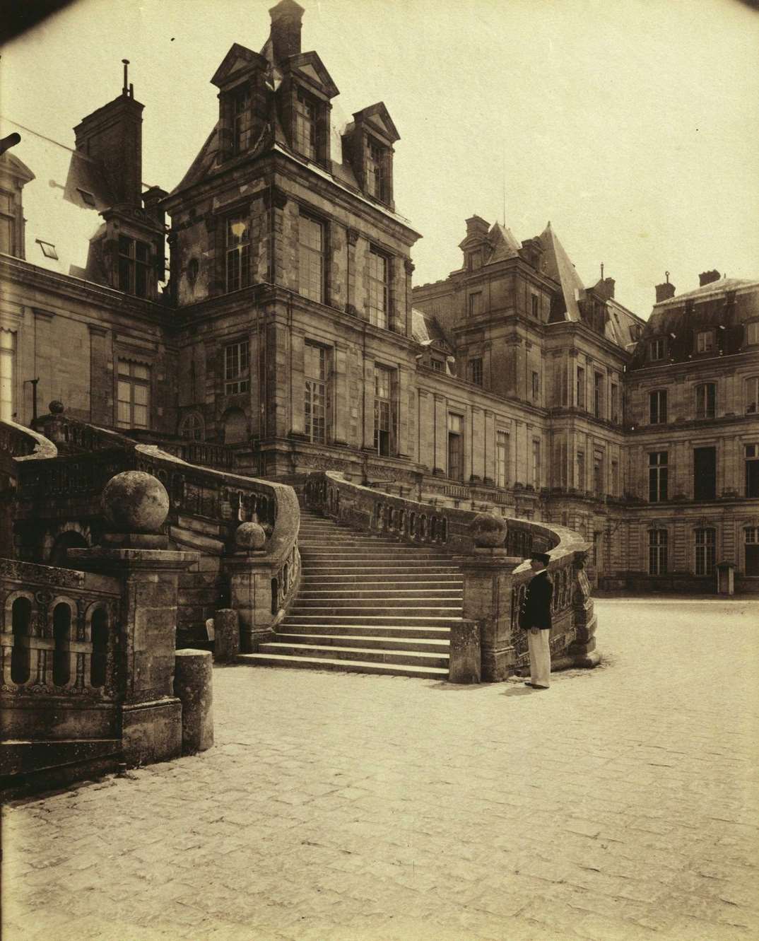 Courtyard, Fountainebleau, 1903