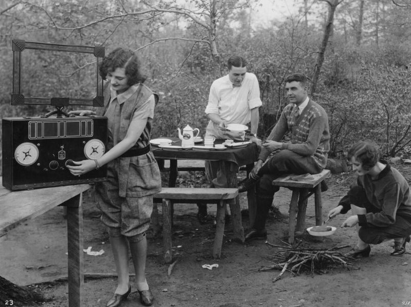 Fascinating Vintage Photos of People with Radios from the Golden Age of Radio