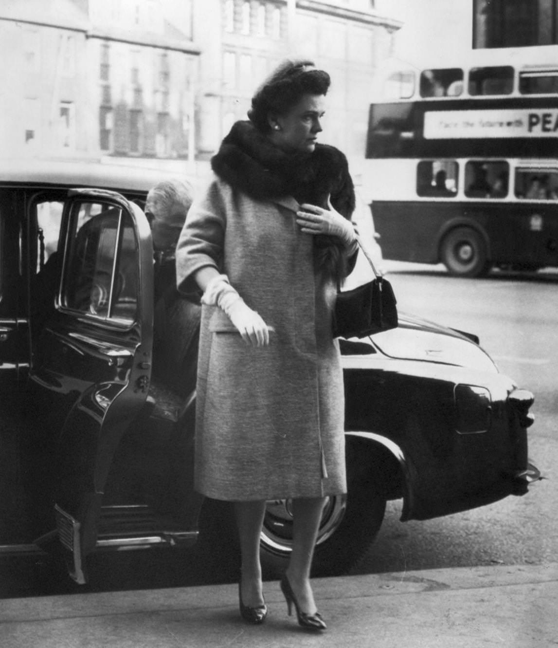 Margaret Sweeny, the Duchess of Argyll (1912 - 1993) arriving at court during her divorce hearing in Edinburgh, 1963