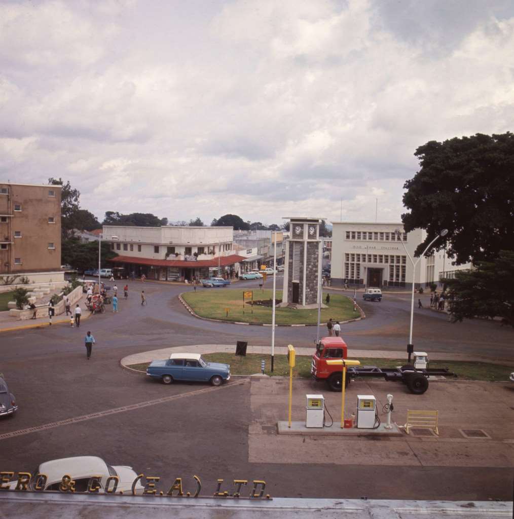 Crossroads in the city center of Dar es Salaam, 1960