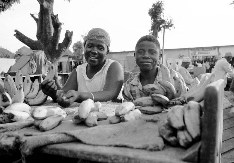 Bananas for sale, 1969