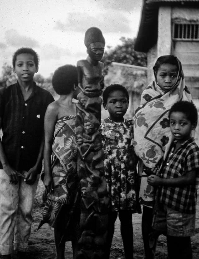 Reluctant subjectKids in Kunduchi (near Dar es Salaam, Tanzania) with a Makonde carving fashioned nearby, 1969