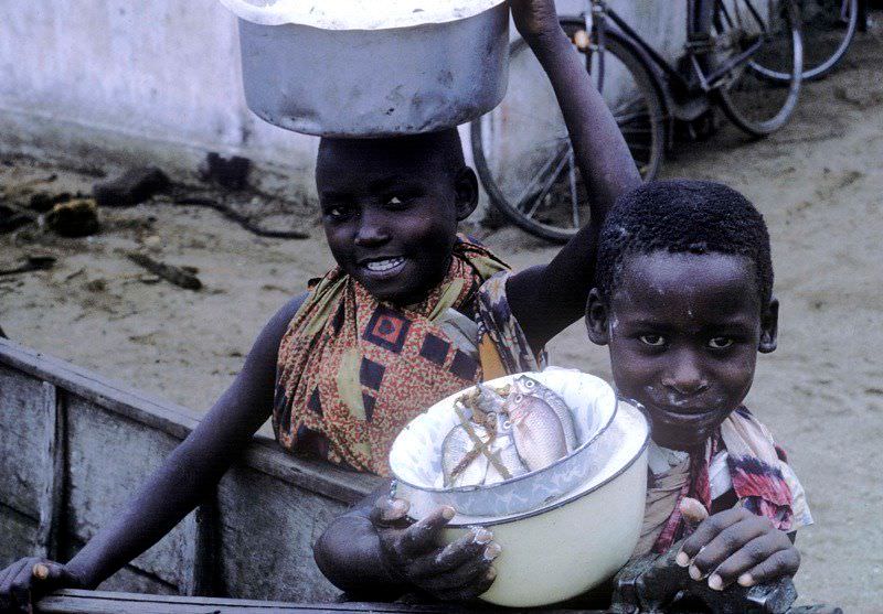 Young girl traders, 1969