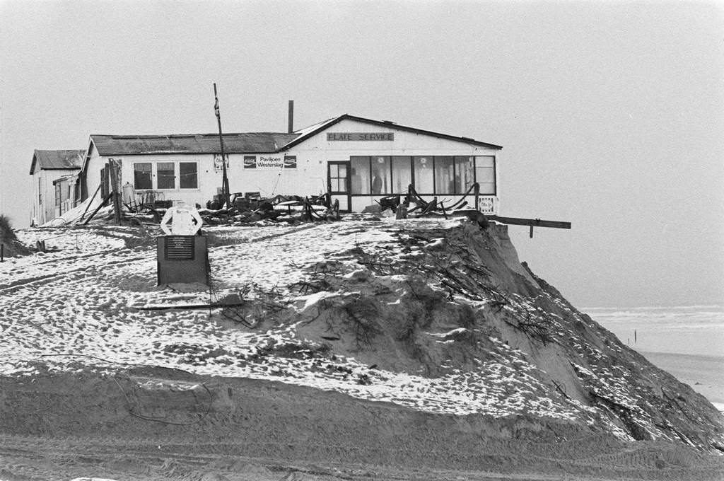 Beach pavilions, islands, storms, The Netherlands, 1940