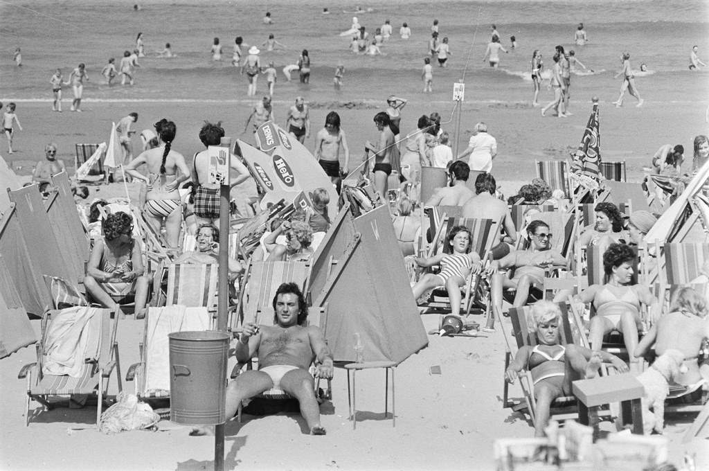 Crowds on Scheveningen beach, July 4, 1977