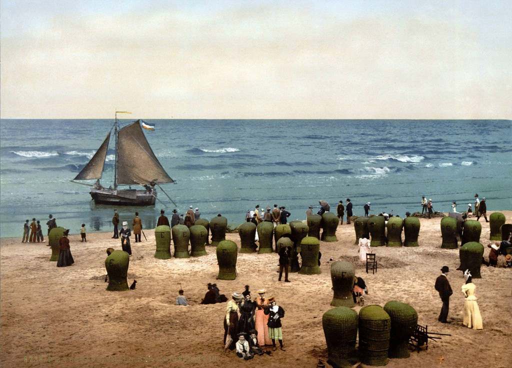 The beach, Scheveningen, 1900