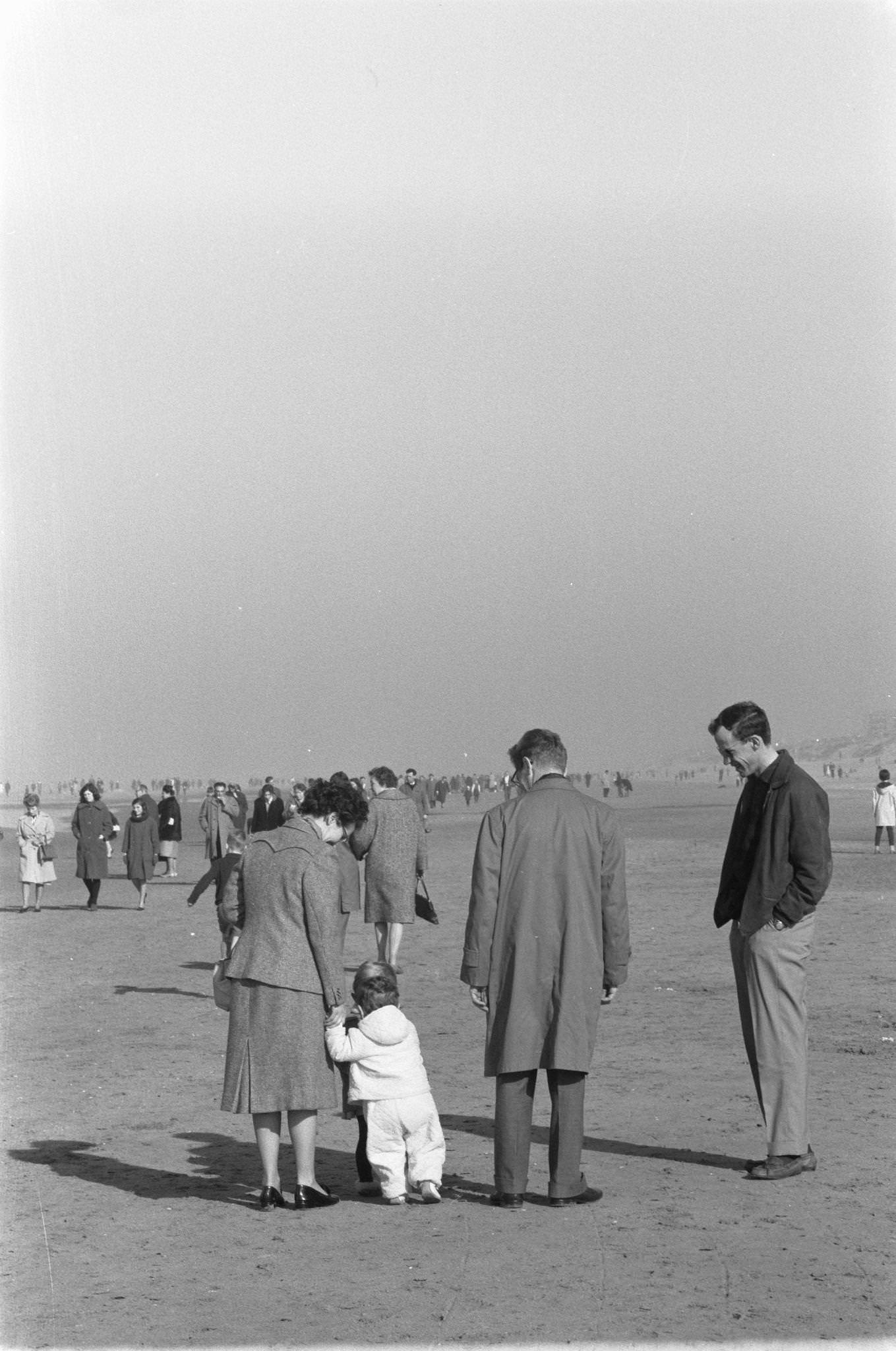 Beautiful spring weather on the beach at Zandvoort, February 20, 1961, beaches, spring weather, The Netherlands.